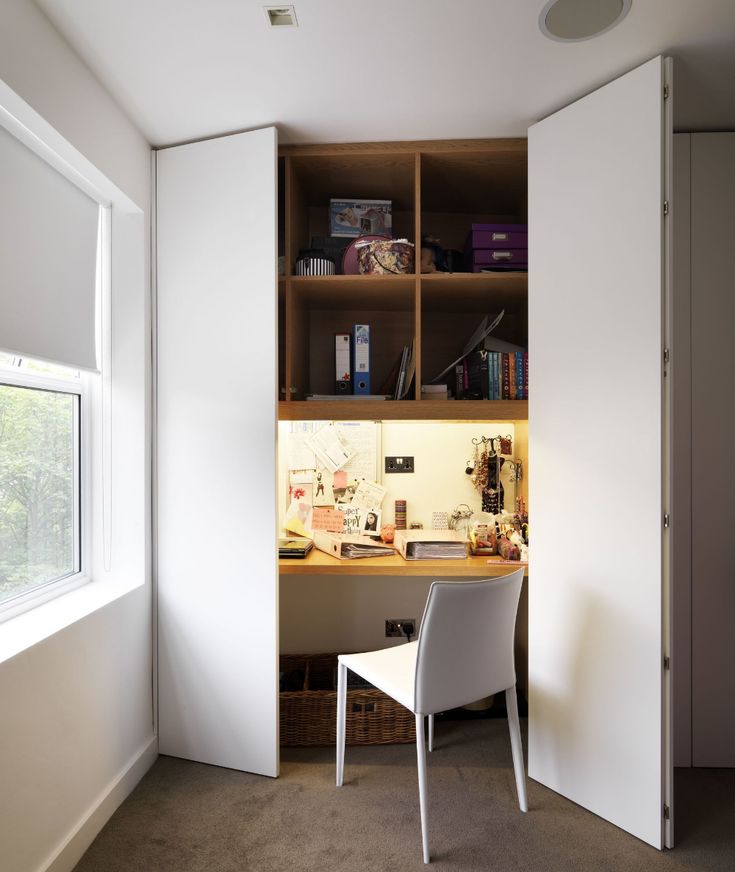 découvrez comment aménager un bureau dressing fonctionnel alliant espace de travail et rangement optimisé pour un intérieur organisé et élégant.