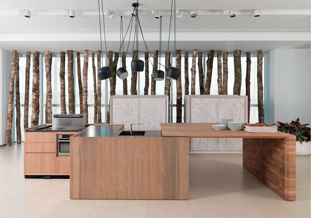 découvrez nos conseils pratiques pour aménager votre cuisine vous-même et créer un espace fonctionnel et esthétique à votre image.