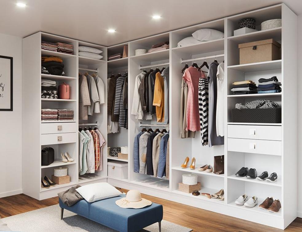 découvrez nos astuces pour aménager un dressing dans un petit espace et optimiser chaque centimètre de votre intérieur avec style et fonctionnalité.