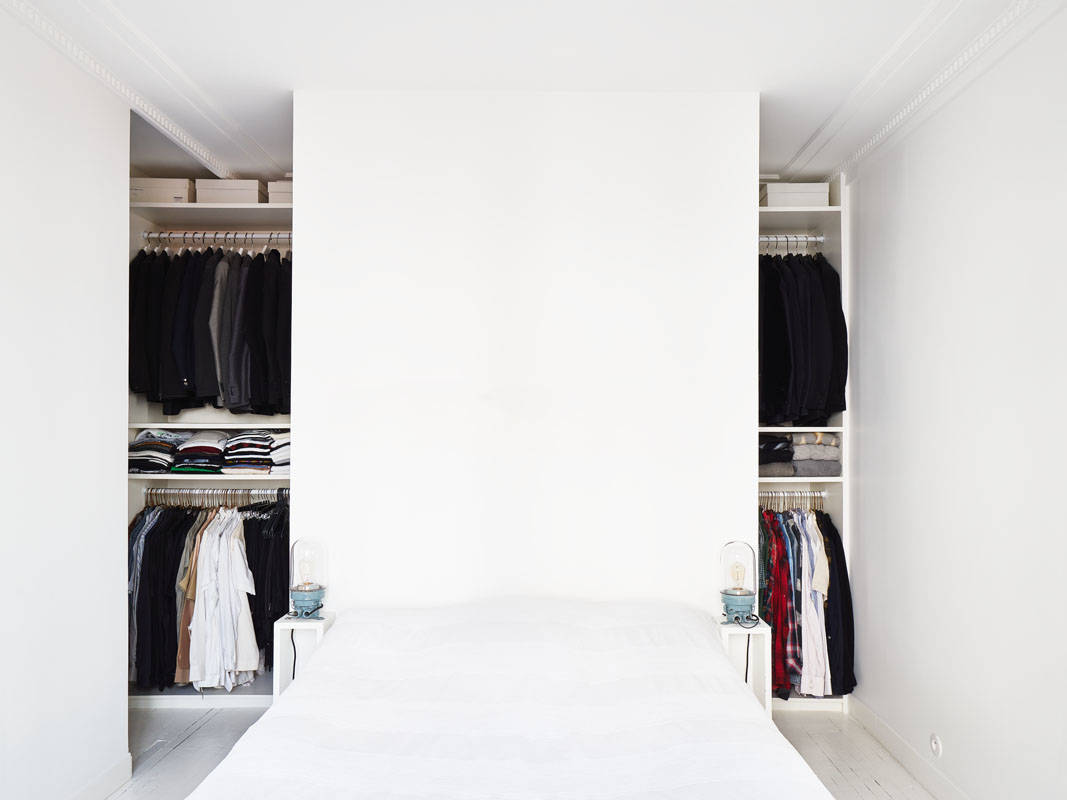 découvrez nos astuces pour aménager un dressing pratique dans une petite chambre et optimiser votre espace de rangement avec style et fonctionnalité.