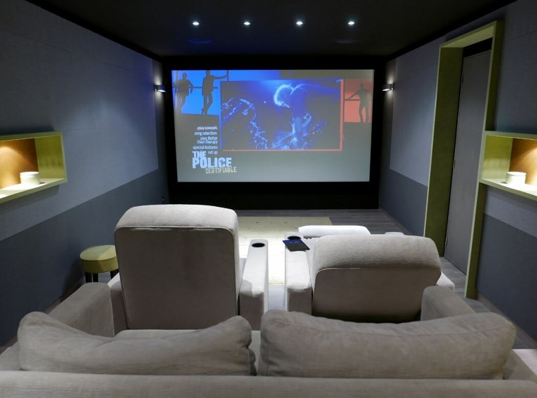 découvrez nos conseils et idées innovantes pour aménager votre sous-sol en 2025, optimisant espace et confort avec les tendances actuelles.