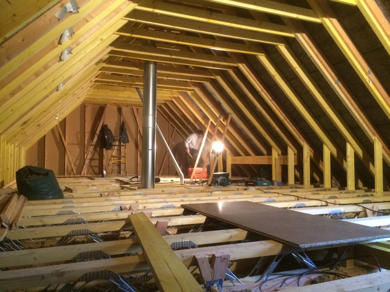 découvrez comment aménager vos combles pas cher et transformer cet espace inutilisé en une pièce fonctionnelle et agréable. conseils et astuces économiques pour optimiser votre intérieur.