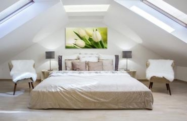 transformez votre grenier en une chambre cosy et chaleureuse avec nos astuces d'aménagement pratiques et créatives. optimisez l'espace pour un confort maximal.