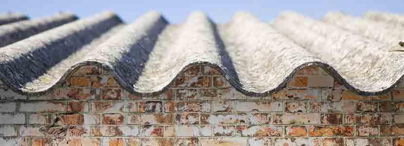 découvrez quoi faire en cas de présence d'amiante : conseils, démarches à suivre et précautions pour garantir votre sécurité et celle de votre entourage.