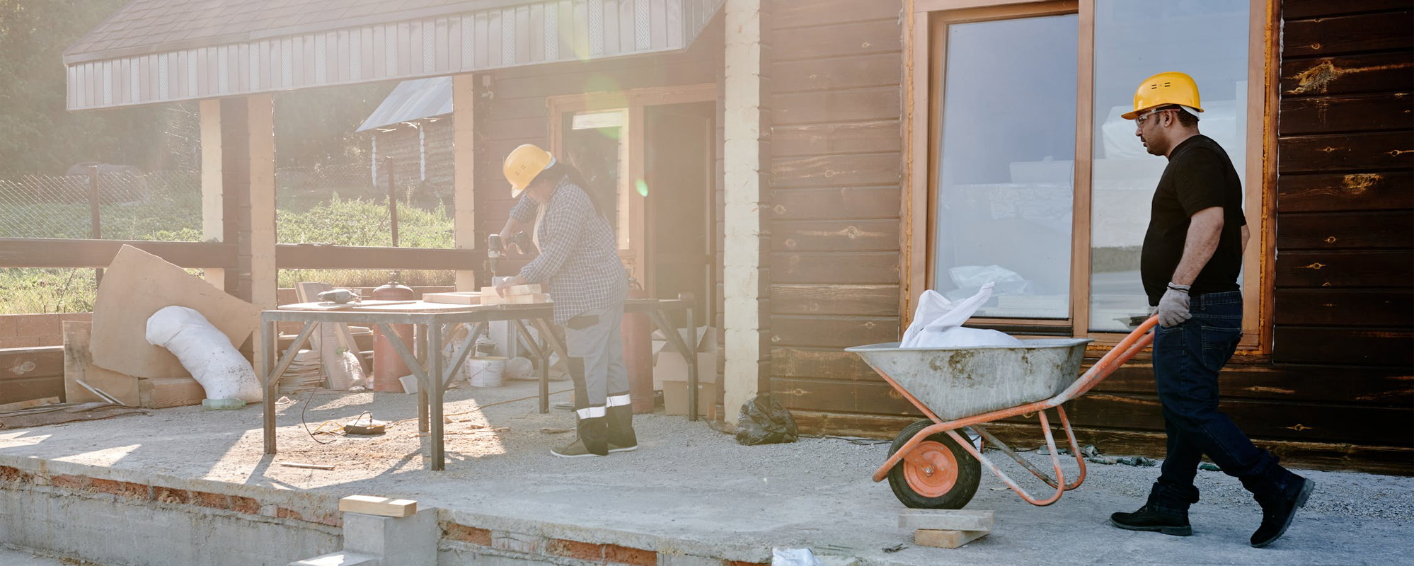 découvrez les étapes à suivre et les précautions à prendre en cas de présence d'amiante dans votre logement ou votre lieu de travail.