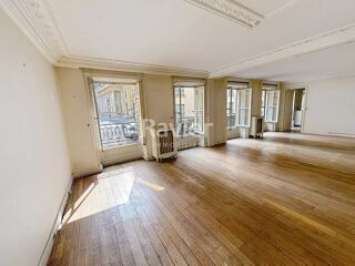 découvrez cet appartement à rénover situé dans le prestigieux quartier du paris 06. idéal pour un projet de rénovation sur mesure au cœur de la capitale.