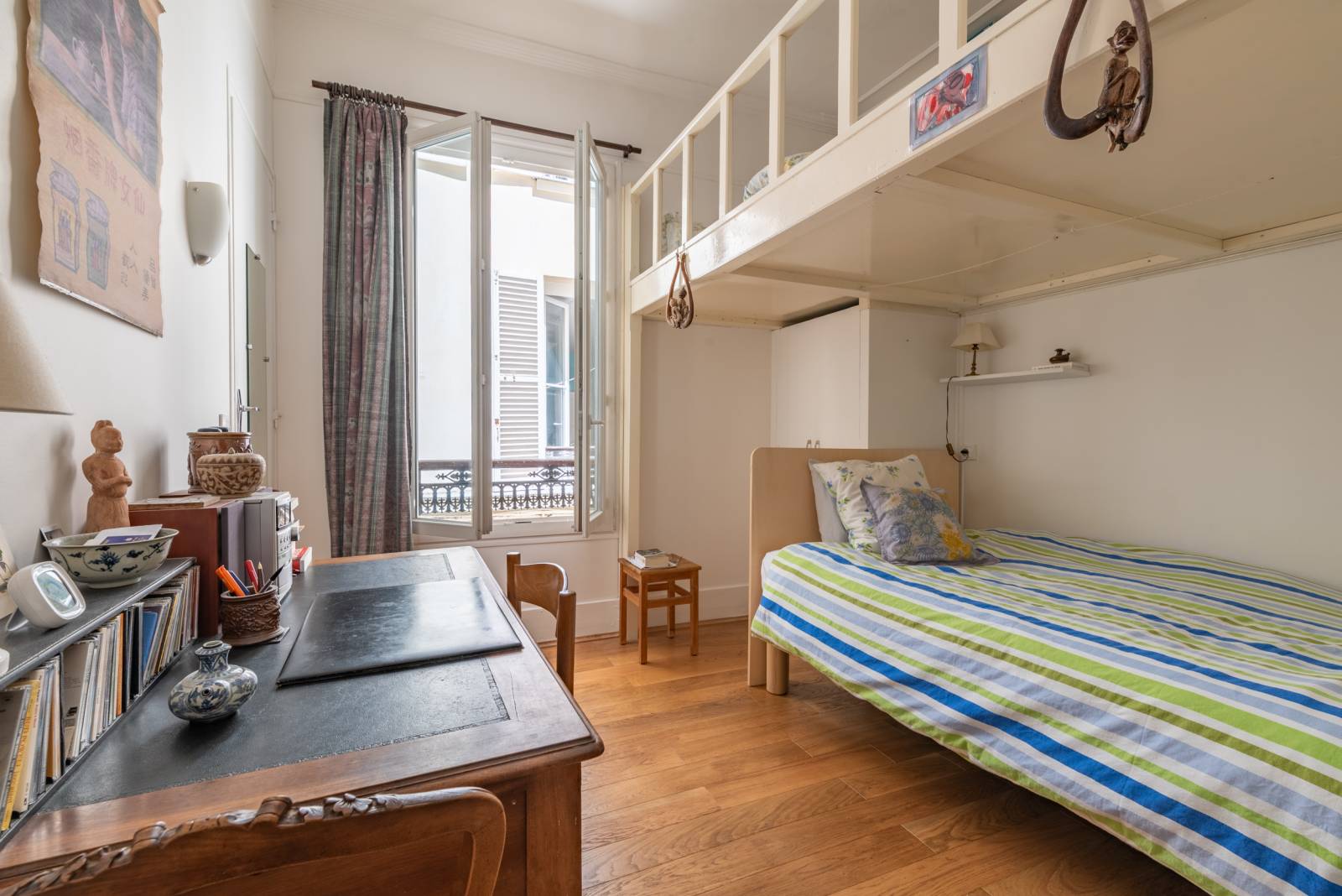 découvrez cet appartement à rénover situé dans le quartier prisé du paris 06. idéal pour créer votre espace de vie sur mesure au cœur de la capitale.