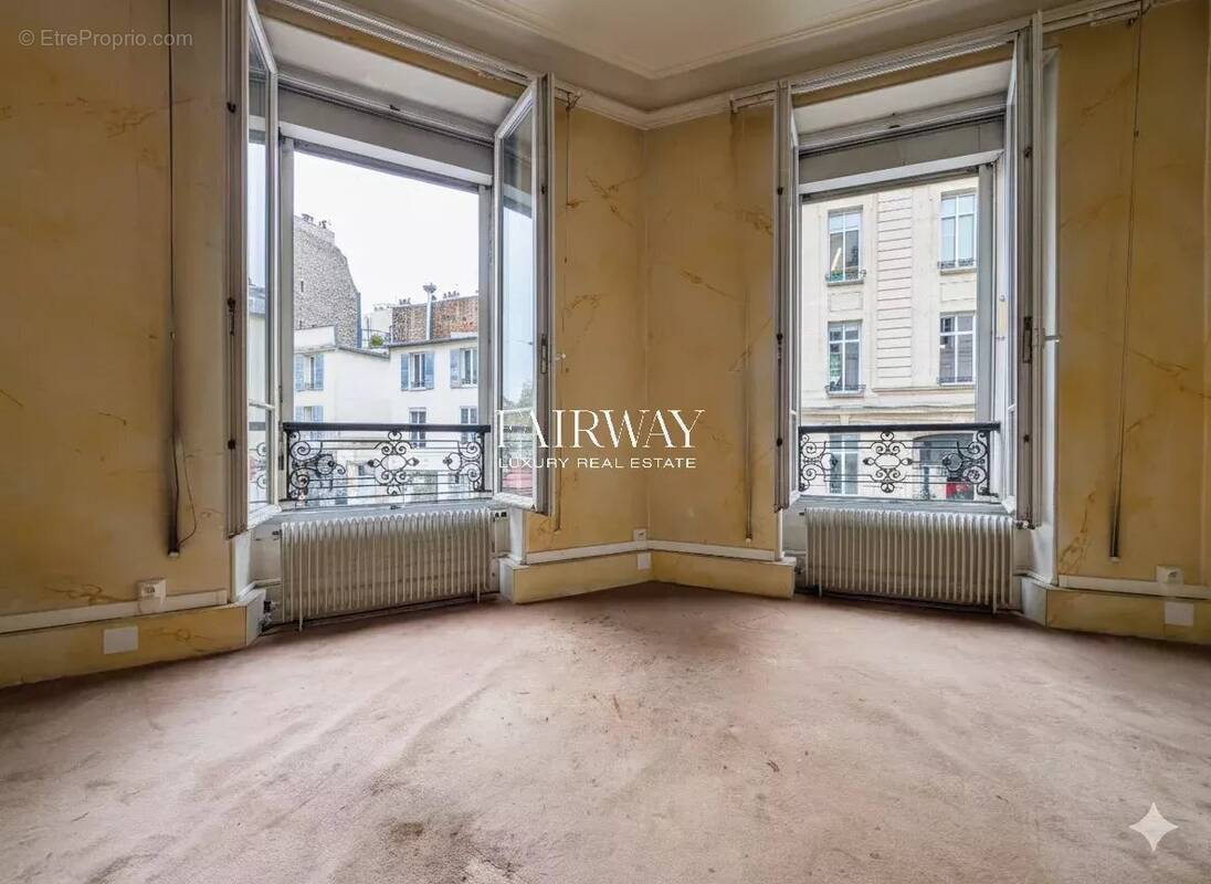 découvrez cet appartement à rénover situé dans le quartier prisé de paris jackson. opportunité unique pour créer votre espace de vie idéal au cœur de la capitale.
