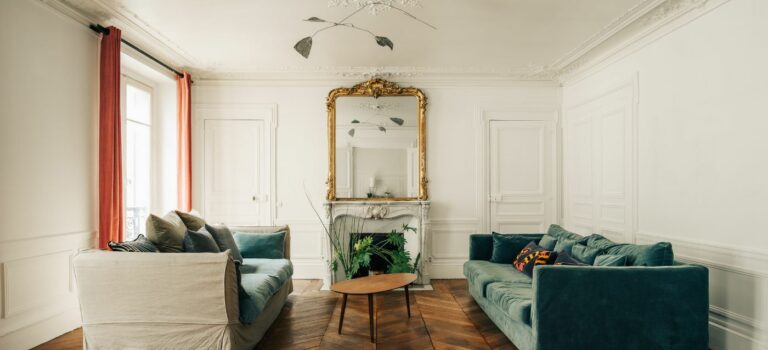 découvrez le charme et l'élégance intemporelle d'un appartement haussmannien, alliant architecture classique et confort moderne au cœur de paris.