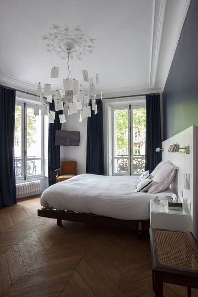 découvrez un appartement haussmannien chic et moderne alliant élégance classique et confort contemporain au cœur de la ville.