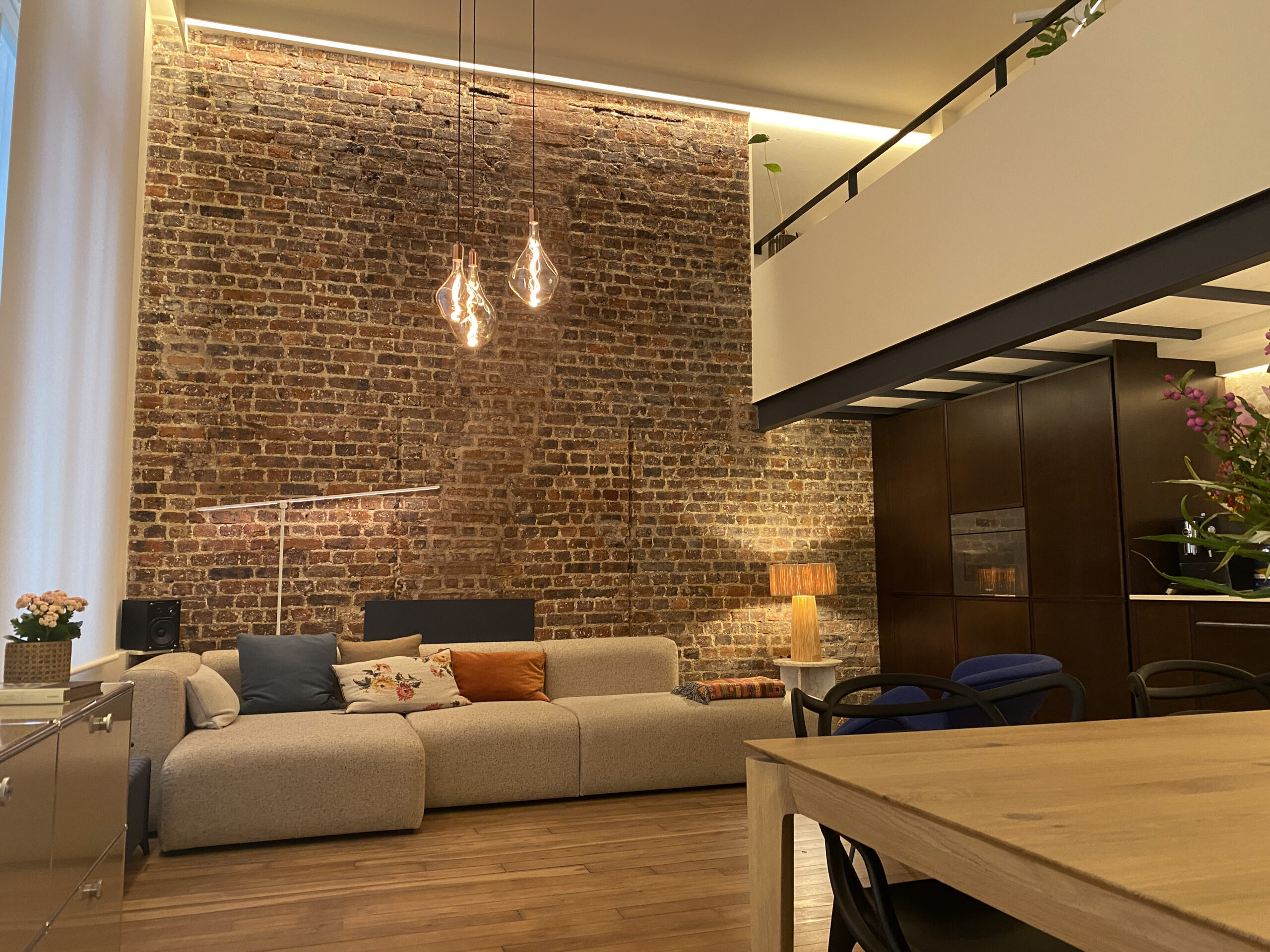 architecte dplg expert offrant des solutions innovantes et personnalisées pour tous vos projets de construction et rénovation. expertise reconnue, accompagnement complet et conseils professionnels.