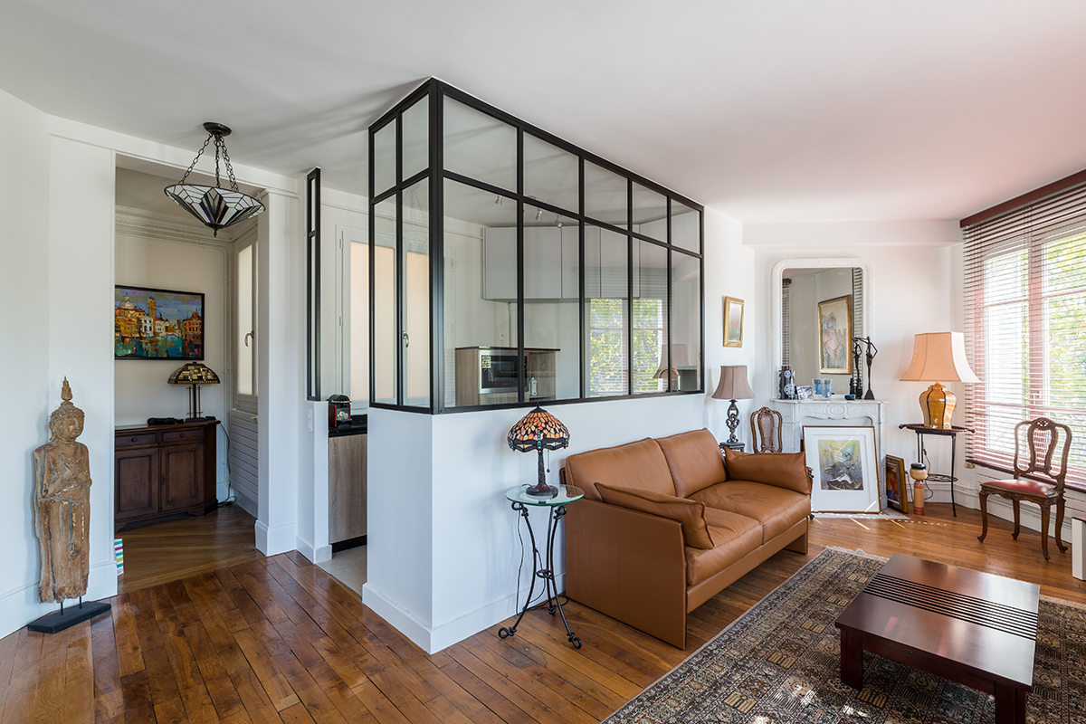 architecte spécialisé en rénovation d'appartements, offrant des solutions sur mesure pour transformer votre espace de vie avec style et fonctionnalité.
