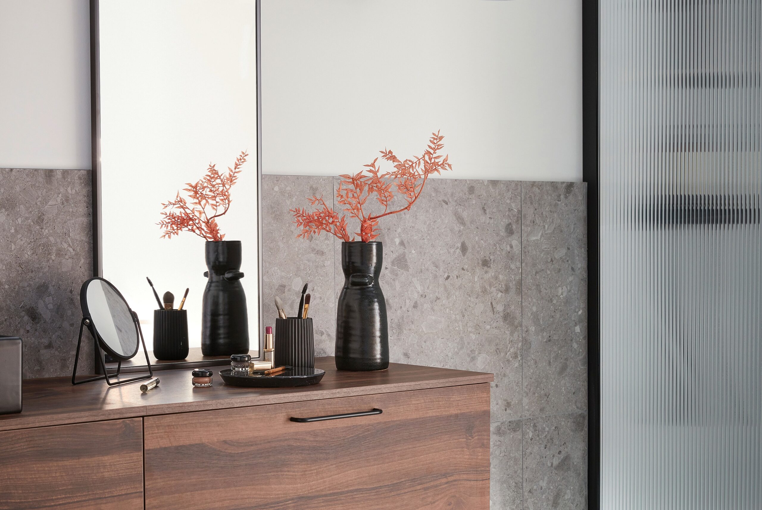 découvrez comment associer harmonieusement des objets déco pour sublimer votre intérieur avec style et originalité.