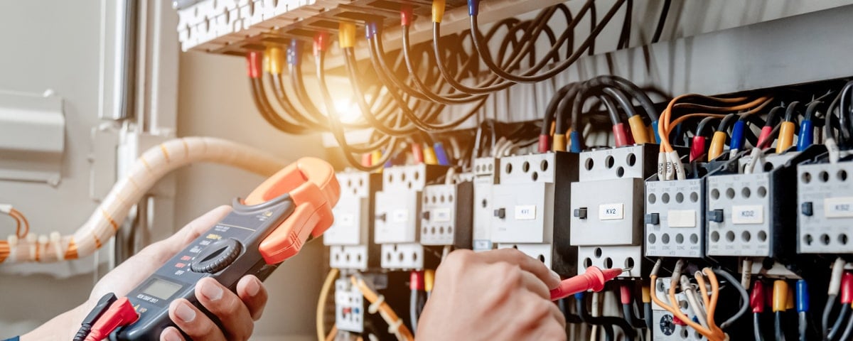 découvrez comment une installation électrique non conforme peut impacter votre assurance habitation et quelles démarches entreprendre pour être couvert en toute sécurité.