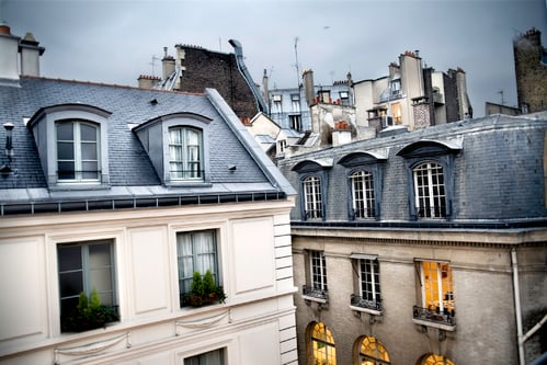 découvrez les avantages d'une toiture en zinc : durabilité, esthétique moderne, résistance aux intempéries et entretien minimal pour protéger efficacement votre habitation.