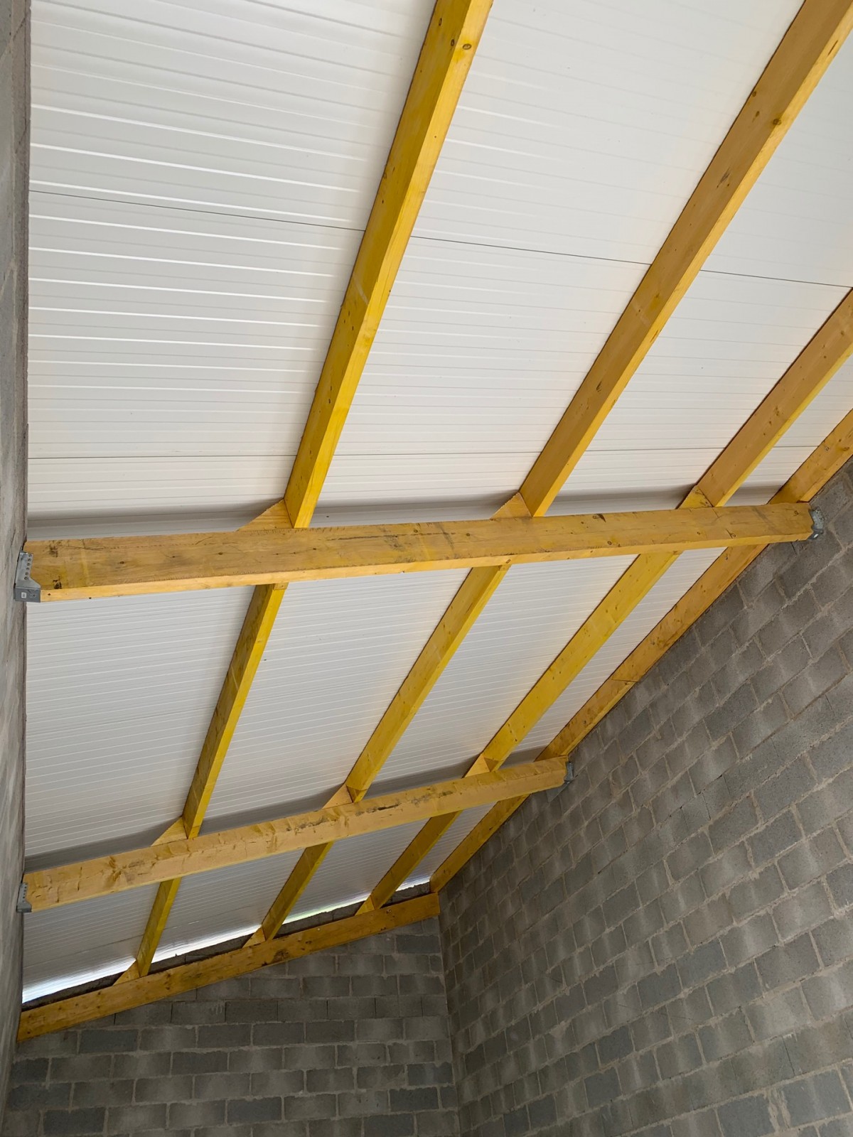 découvrez notre bac acier pour toiture, une solution durable et économique alliant résistance et esthétisme pour protéger votre habitation efficacement.