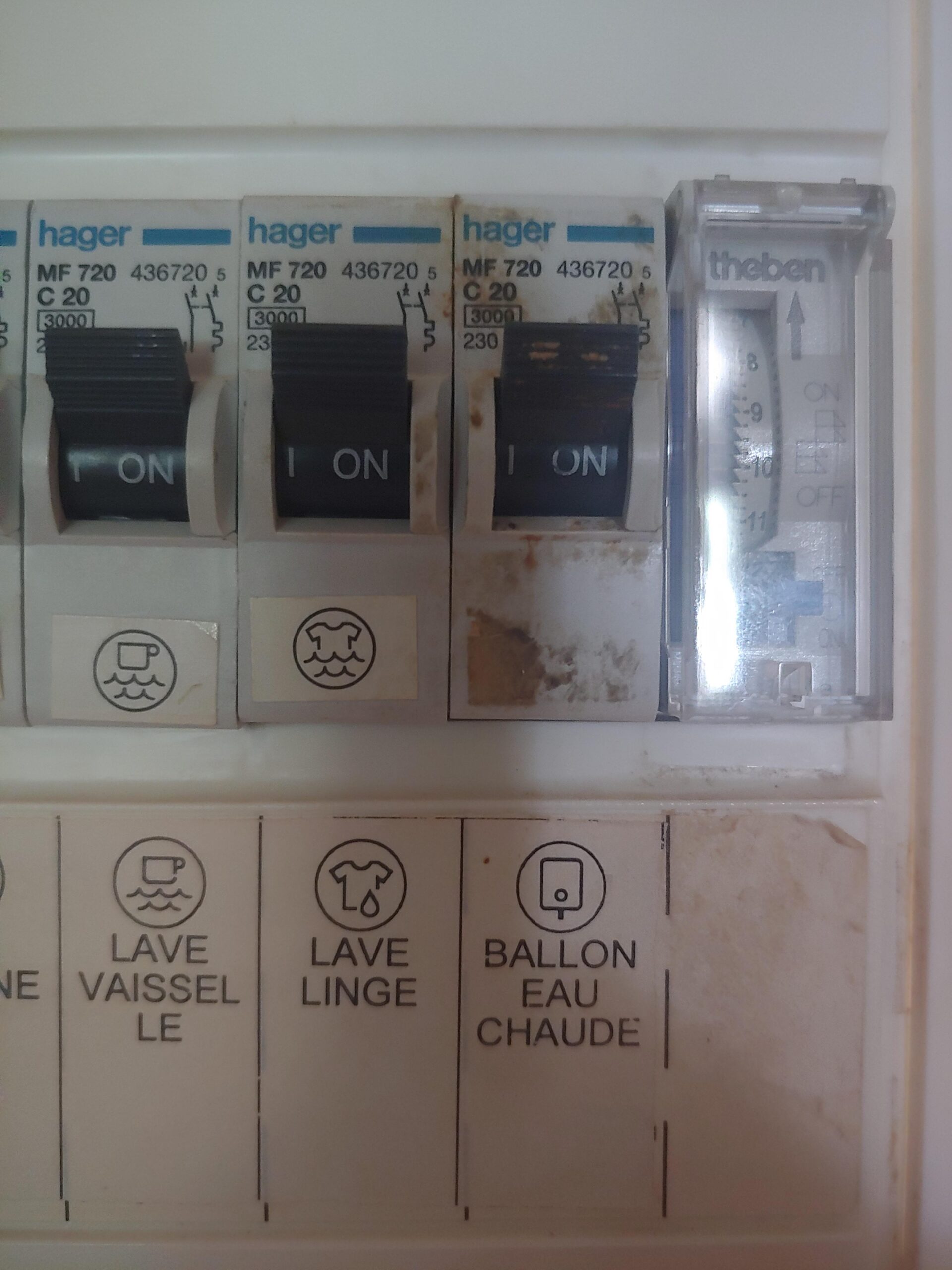 découvrez notre ballon d'eau chaude fiable pour dire adieu aux coupures d'eau chaude et profiter d'un confort optimal toute la journée.