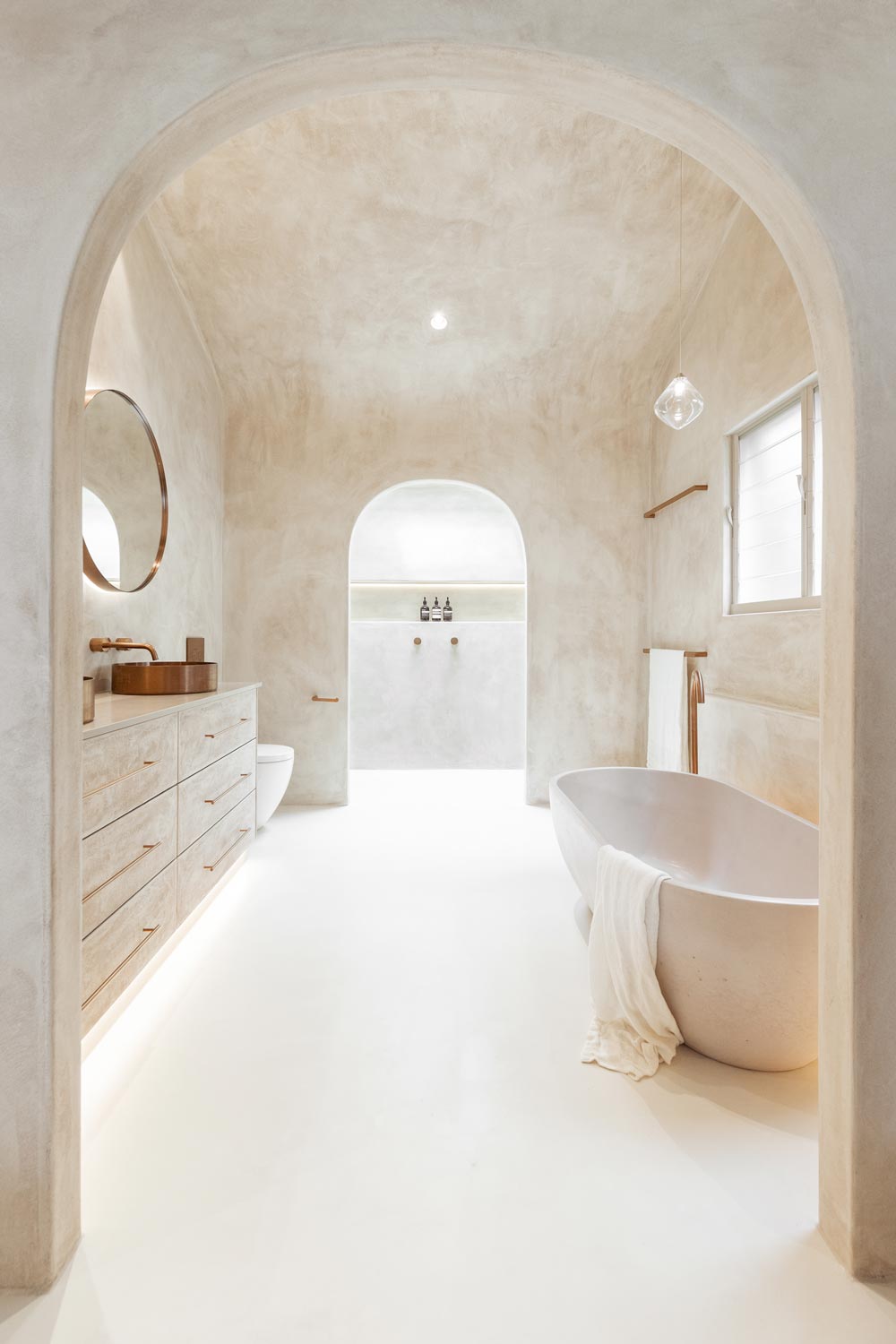 beton cire 3 découvrez le béton ciré, une solution élégante et durable pour vos sols, murs et surfaces décoratives. facile à appliquer, résistant et personnalisable, il apporte une touche moderne et sophistiquée à votre intérieur ou extérieur.