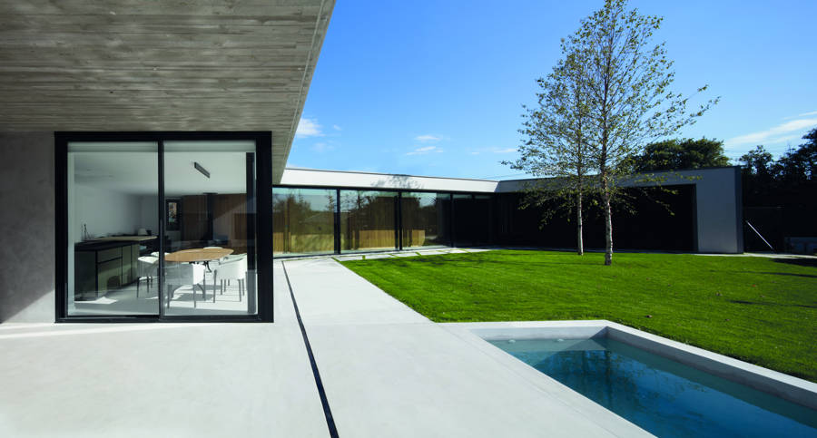 découvrez comment le béton ciré extérieur transforme votre terrasse contemporaine en un espace moderne, durable et esthétique, parfait pour profiter de vos moments en plein air avec élégance.