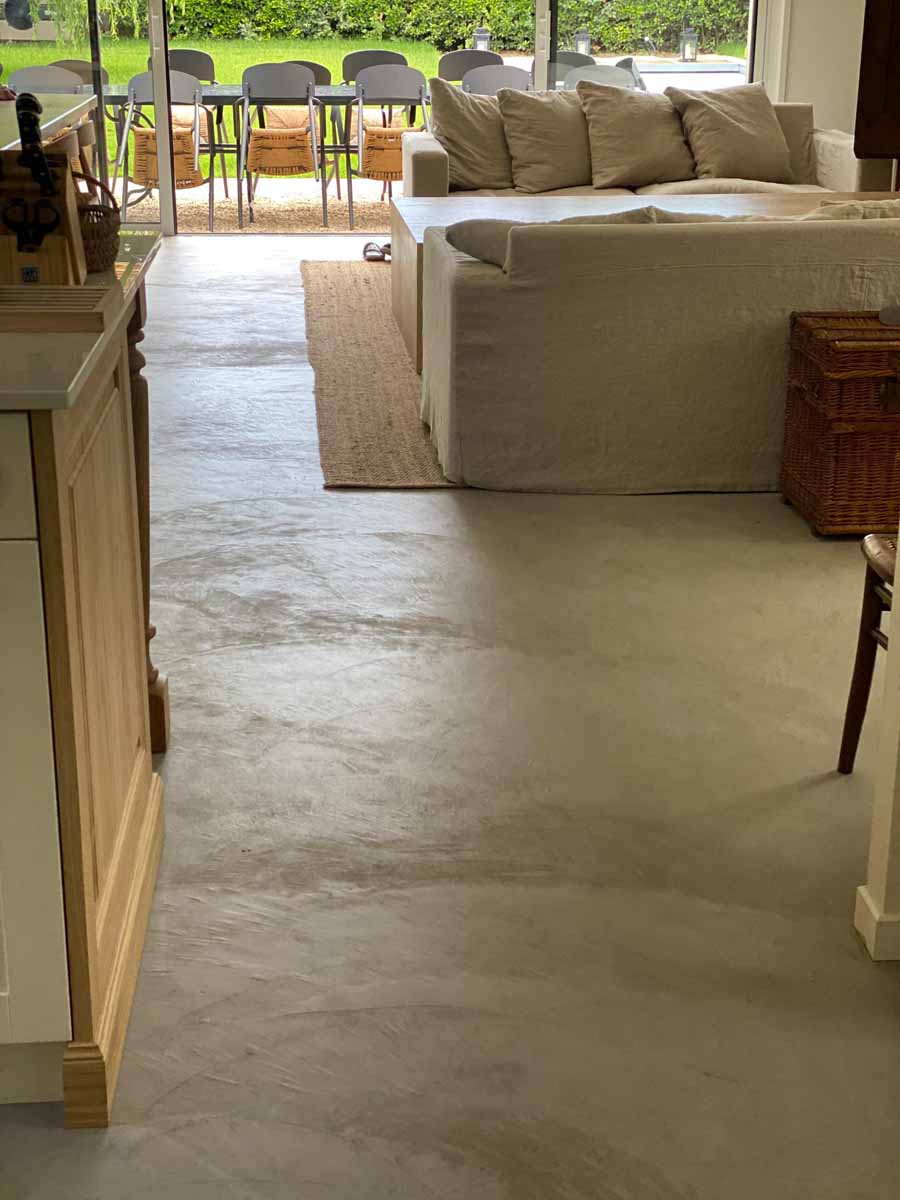 découvrez le béton ciré sol, une solution élégante et durable pour sublimer vos espaces intérieurs avec un revêtement moderne et facile d'entretien.