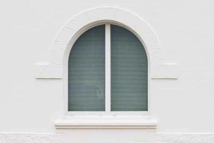 découvrez comment optimiser votre budget pour l'achat et l'installation de fenêtres de qualité, avec des conseils pratiques et des options adaptées à tous les besoins.