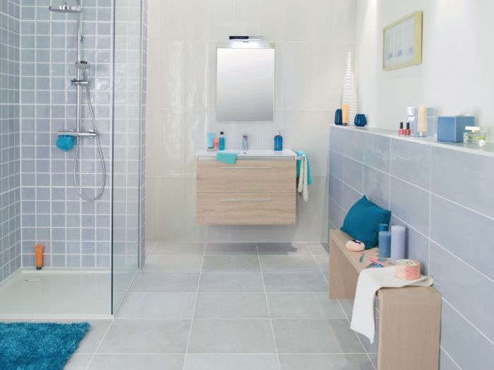 découvrez comment cacher un vieux carrelage de salle de bain sans effectuer de travaux grâce à nos astuces simples et efficaces.