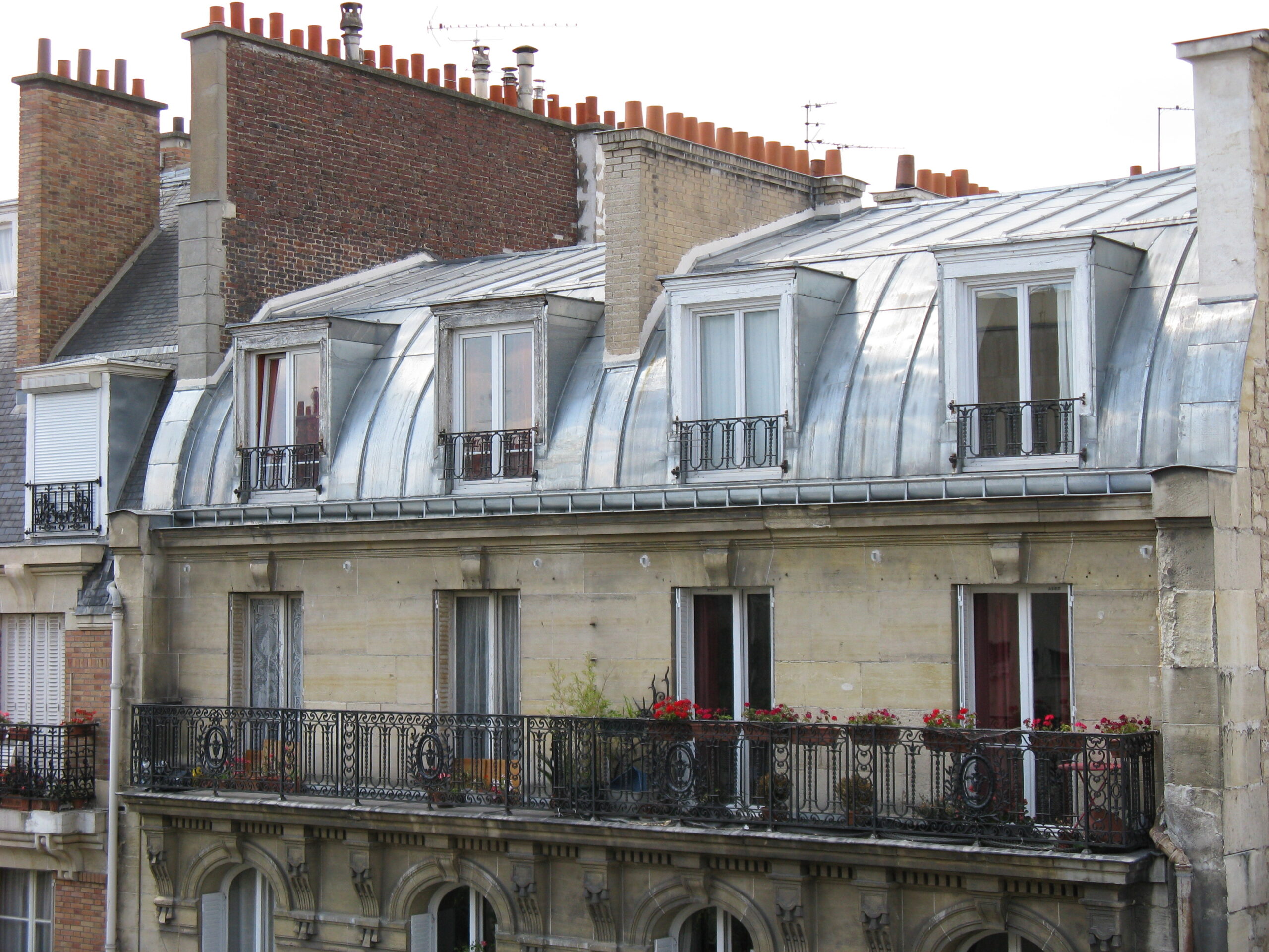 découvrez notre sélection de chambres de bonne à rénover à paris, parfaites pour un investissement immobilier ou un projet de rénovation sur mesure.