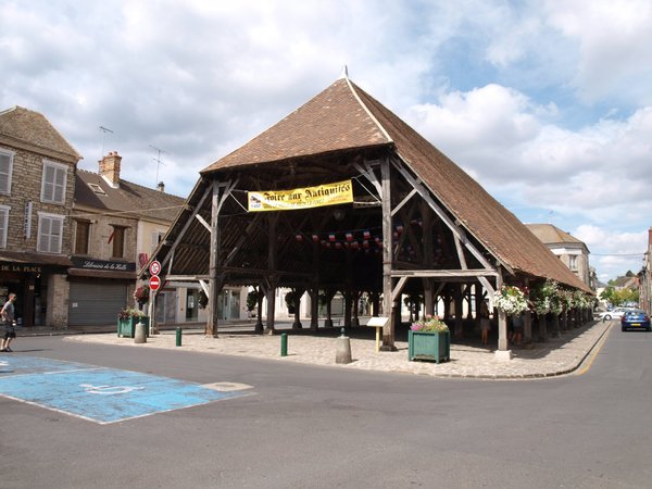 découvrez oncy-sur-école, un charmant village niché en pleine nature offrant un cadre paisible, des paysages magnifiques et une riche histoire locale à explorer.