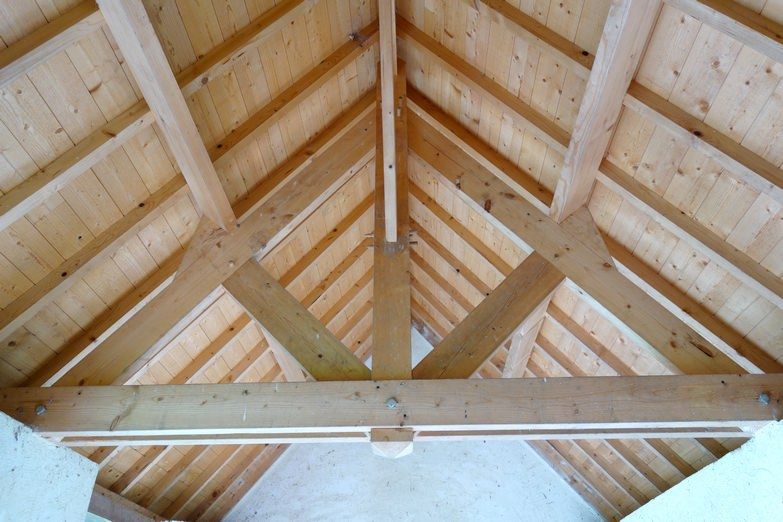 découvrez nos solutions de charpente bois alliant tradition et modernité pour une structure solide et esthétique de votre habitat.