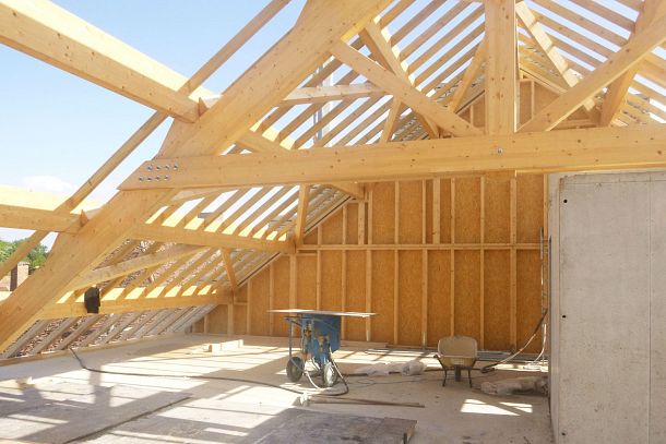 découvrez comment une charpente en bois peut valoriser votre maison en alliant esthétisme, durabilité et confort. transformez votre habitat avec élégance et nature.