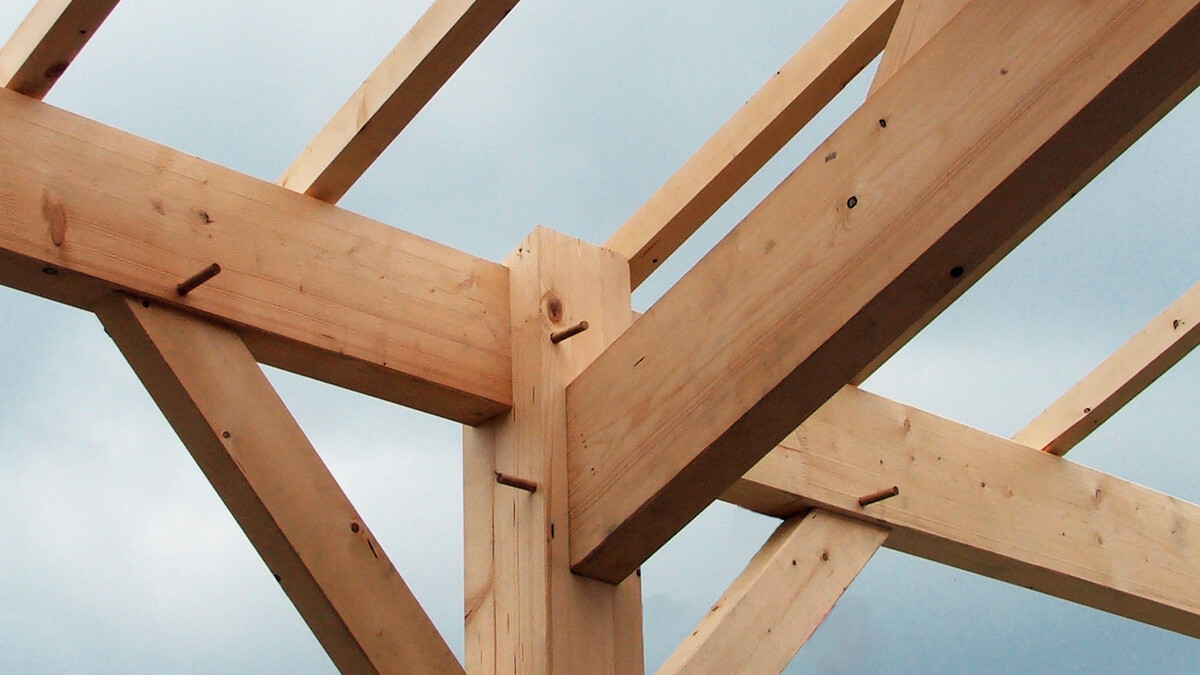 découvrez notre charpente traditionnelle solide, alliant savoir-faire artisanal et matériaux de qualité pour une structure durable et esthétique.