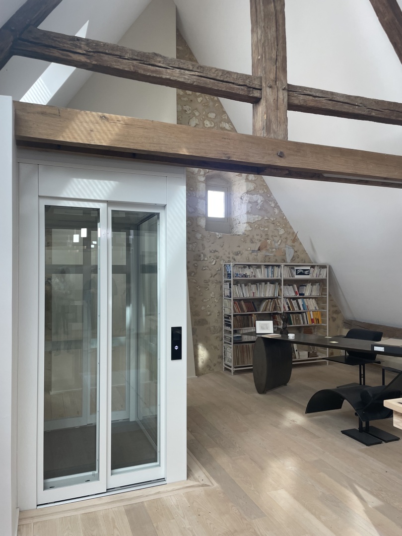 découvrez comment choisir un ascenseur privatif adapté à vos besoins, alliant confort, sécurité et design pour votre domicile.