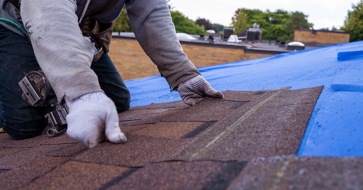 découvrez comment choisir le revêtement de toiture idéal pour protéger et embellir votre maison, en fonction de vos besoins, de votre budget et du climat.