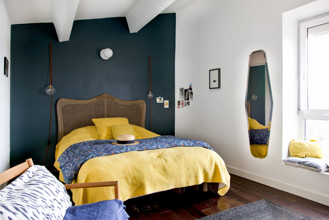 découvrez comment choisir la couleur de peinture idéale pour votre chambre afin de créer une ambiance apaisante et harmonieuse.