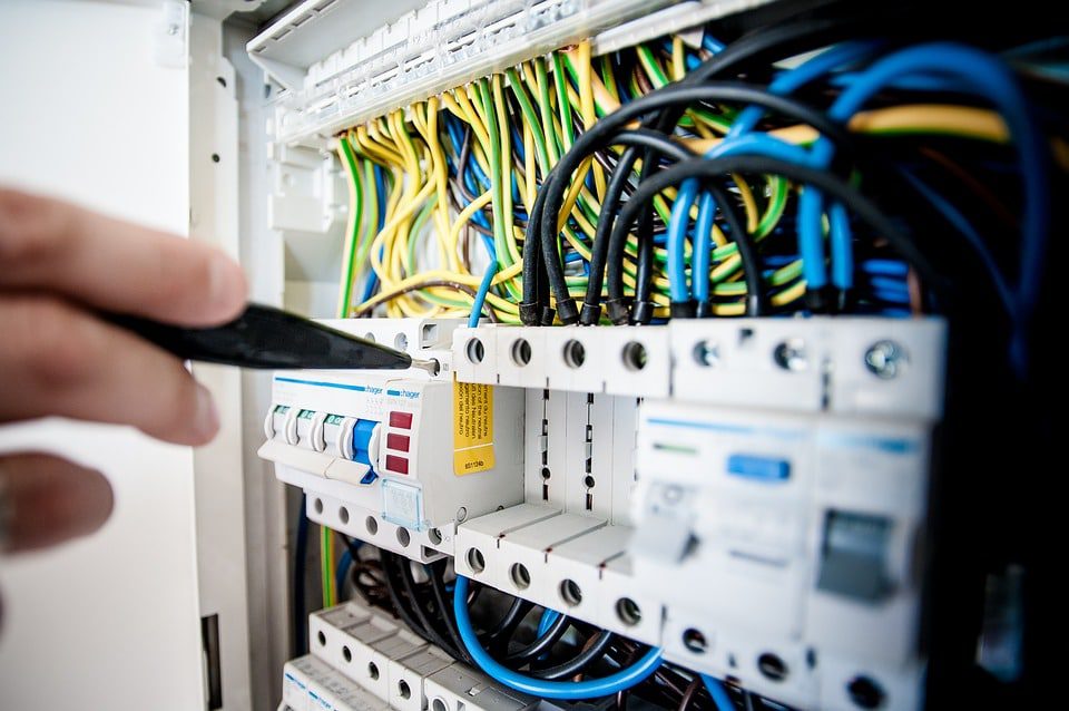 découvrez nos conseils essentiels pour une installation électrique sécurisée, garantissant sécurité et efficacité dans votre habitat.