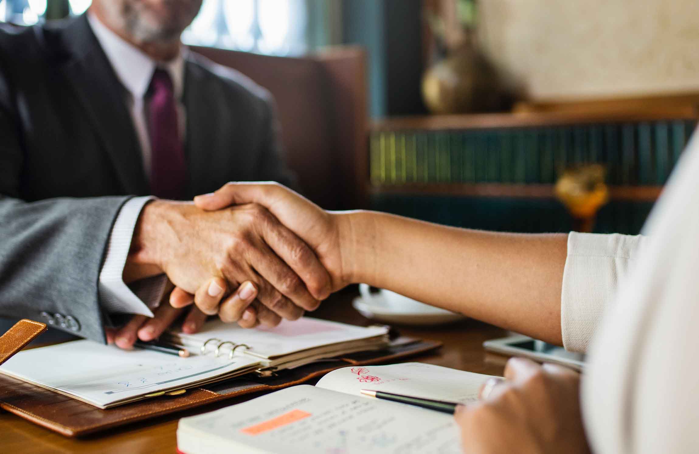 découvrez comment un courtier en travaux bâtiment peut vous aider à économiser en toute confiance sur vos projets de construction ou de rénovation, avec des offres personnalisées et des professionnels fiables.