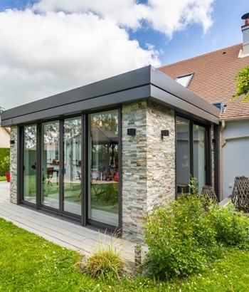 découvrez le coût moyen pour un agrandissement de 30m2, incluant matériaux, main-d'œuvre et conseils pour optimiser votre budget.