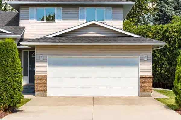 découvrez le coût moyen pour l'aménagement d'un garage, incluant les matériaux, la main-d'œuvre et les astuces pour optimiser votre budget.