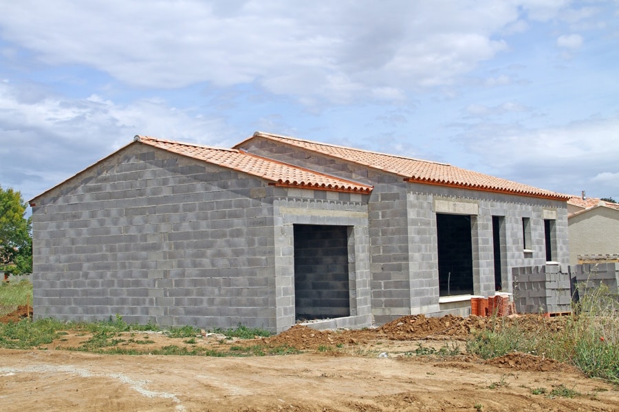 découvrez le coût moyen pour l'aménagement d'un garage : matériaux, main-d'œuvre et astuces pour optimiser votre budget.