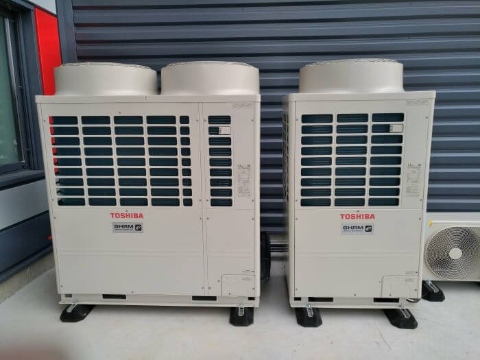 découvrez le coût d'installation d'une climatisation, les facteurs influençant le prix et des conseils pour un budget maîtrisé.