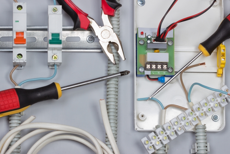 découvrez le coût moyen pour l'installation électrique d'une maison de 80m2, avec détail des prix, matériaux et main-d'œuvre pour un budget maîtrisé.