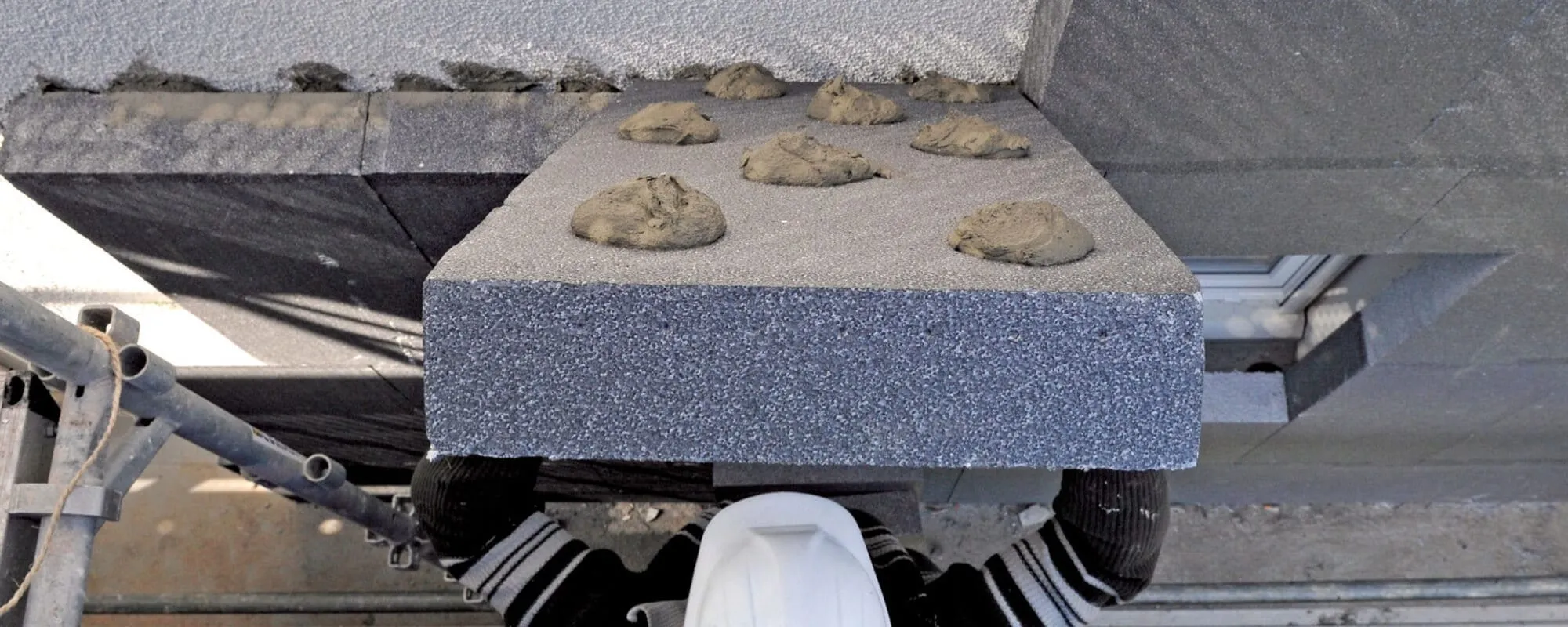 découvrez le coût moyen au m² pour l'isolation thermique extérieure, astuces pour optimiser votre budget et améliorer l'efficacité énergétique de votre habitation.