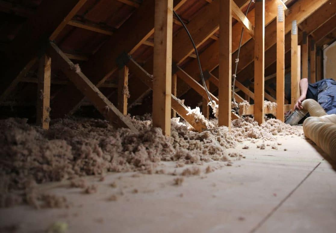 découvrez le coût moyen pour isoler une toiture de 100m2, les facteurs qui influencent le prix et les solutions d'isolation efficaces pour optimiser votre budget.