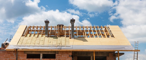 découvrez le coût moyen de l'isolation de toiture au m² pour optimiser vos travaux et réaliser des économies d'énergie efficaces.