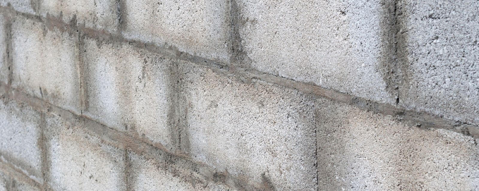 découvrez le coût moyen d'un mur en parpaing, incluant les matériaux, la main-d'œuvre et les astuces pour optimiser votre budget construction.