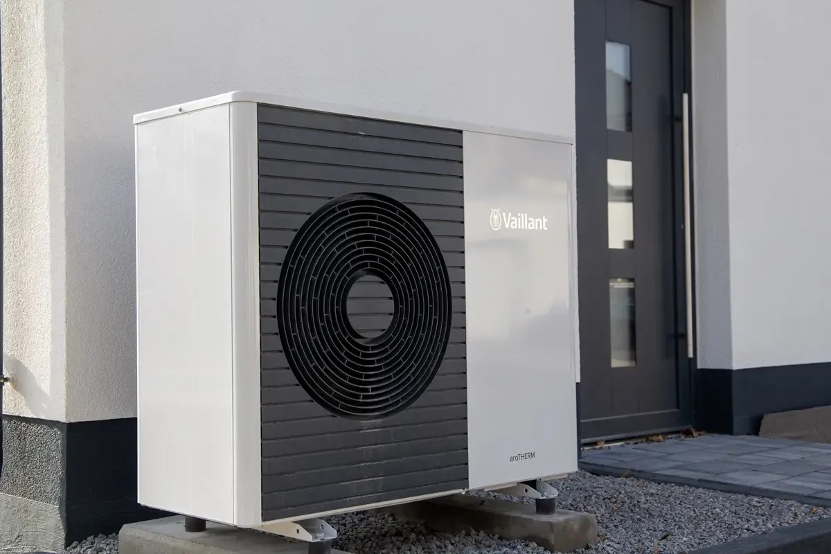 découvrez le coût moyen d'une pompe à chaleur pour une maison de 200m² : installation, types, et conseils pour optimiser votre investissement énergétique.