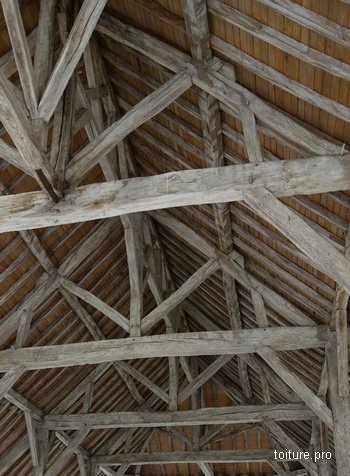 découvrez le coût réel pour la modification d'une charpente : estimation des prix, facteurs influençant le budget et conseils pour optimiser vos travaux.