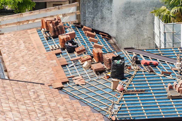découvrez le coût pour refaire une toiture en france : matériaux, main d'œuvre, conseils pour estimer votre budget travaux de rénovation toiture.