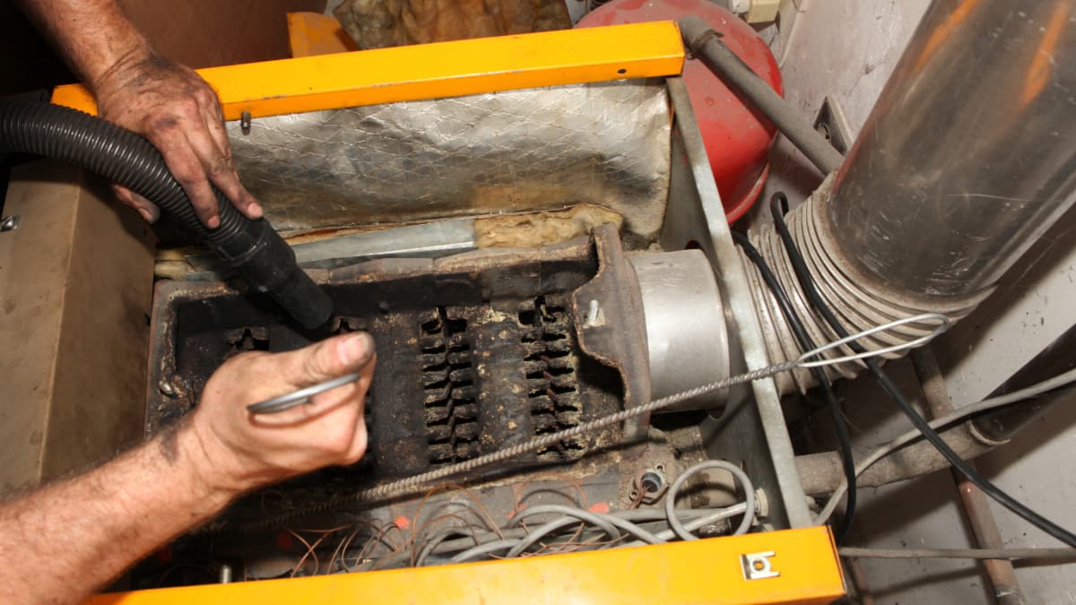 découvrez le coût du remplacement d'une chaudière fioul par une chaudière bois, les avantages économiques et écologiques, ainsi que les aides financières disponibles.