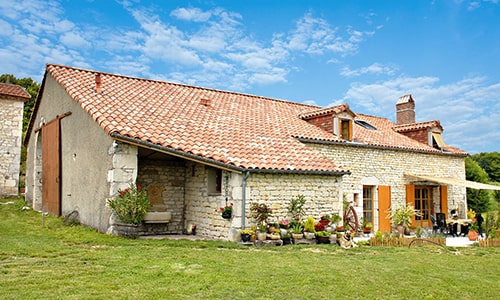 découvrez le coût moyen pour la rénovation d'une surface de 100m2 : estimer les prix, comprendre les facteurs influençant le budget et planifier vos travaux efficacement.